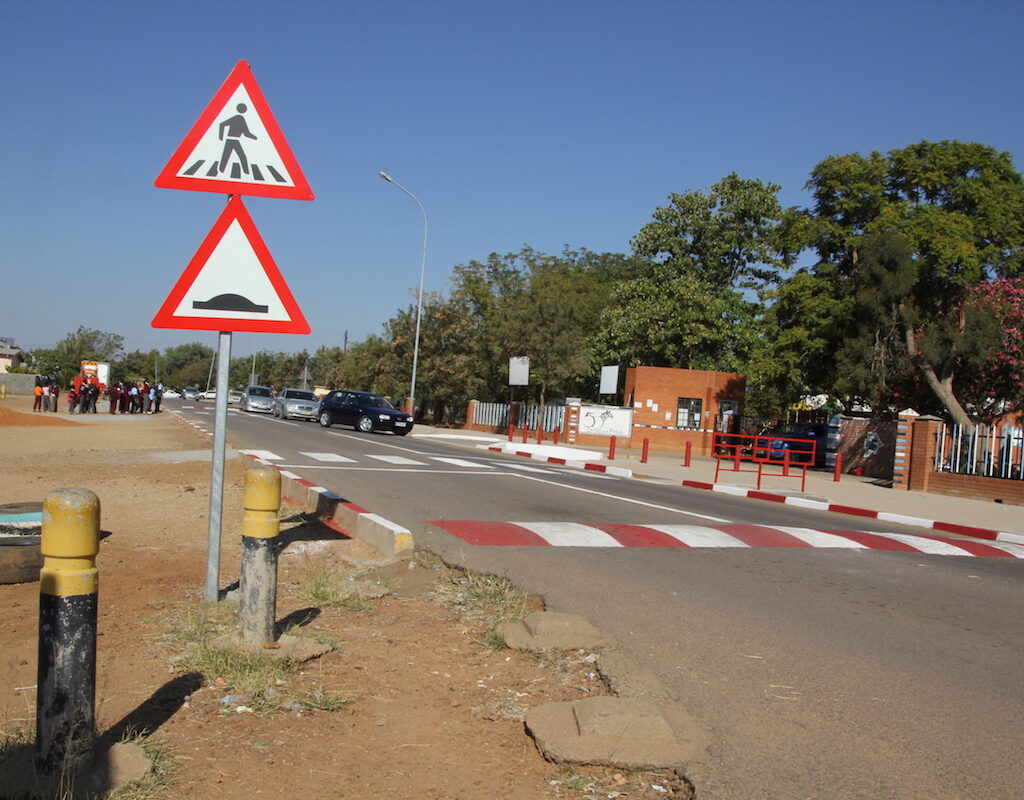 Infrastructures zones scolaires sûres et promotion de la limitation de la vitesse à 30 km/h dans neuf pays d’Afrique
